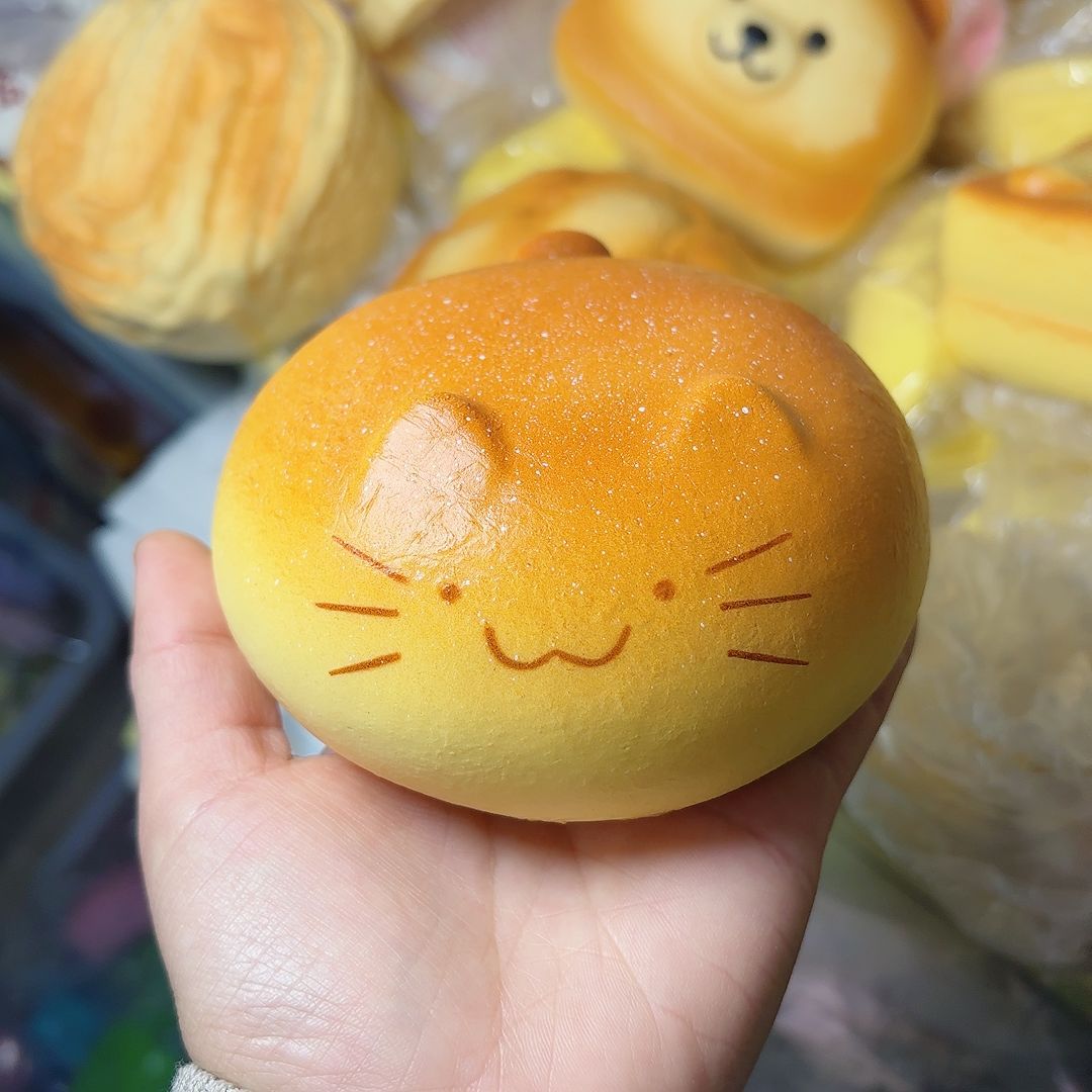 Big Cat Loaf Squeeze Toy Slow  – Party Games Questions Bewertung und Preis